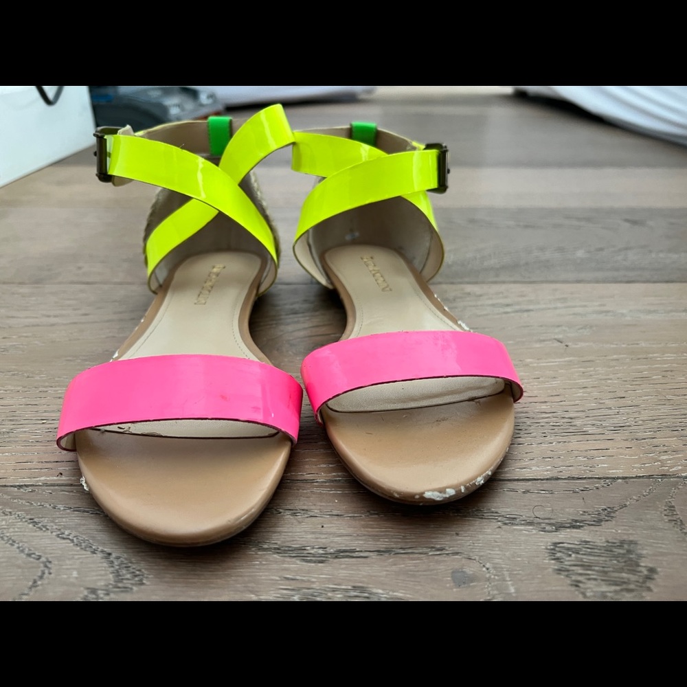 Enzo Angiolin Neon Flat sandals size 8